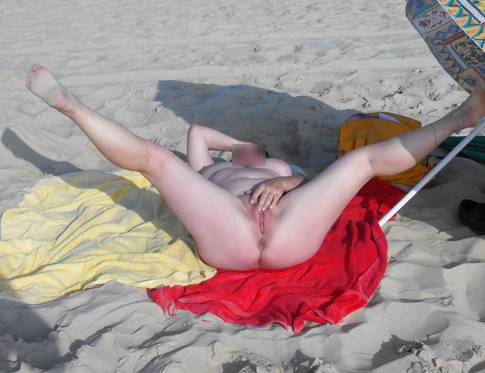 14P Naked in the beach