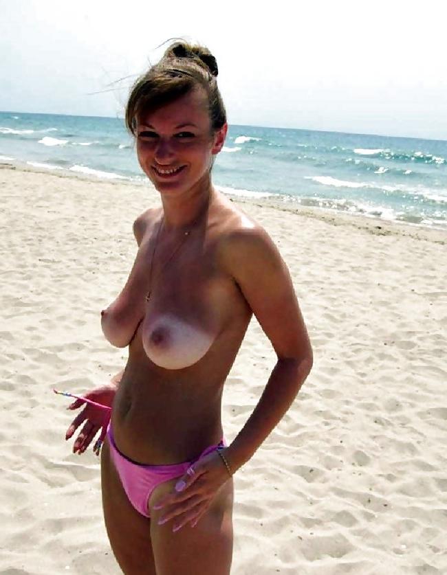 25P Boobs on the Beach!
