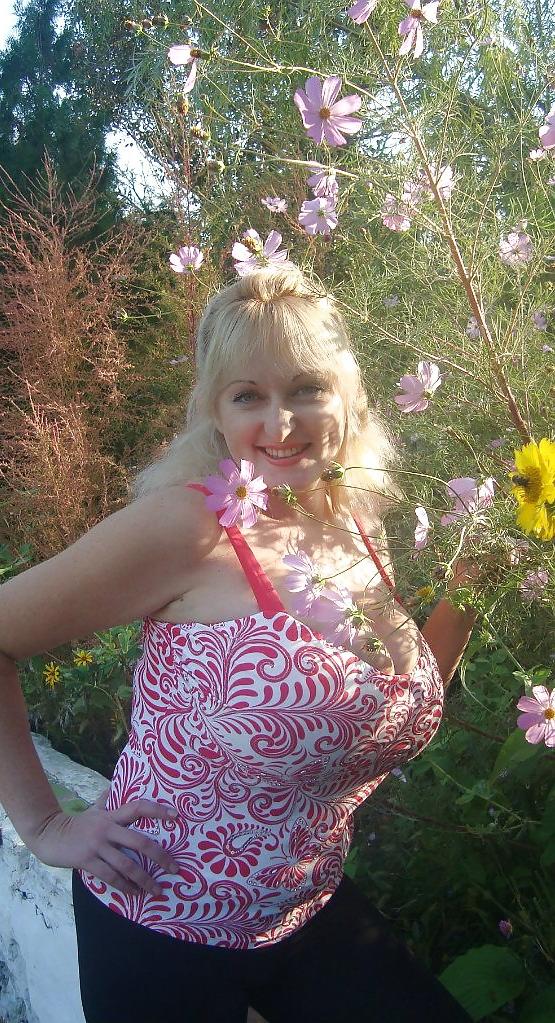 25P Busty Milf Gigi (Non-naked)