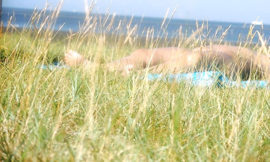 23P Secretly photographed on the beach
