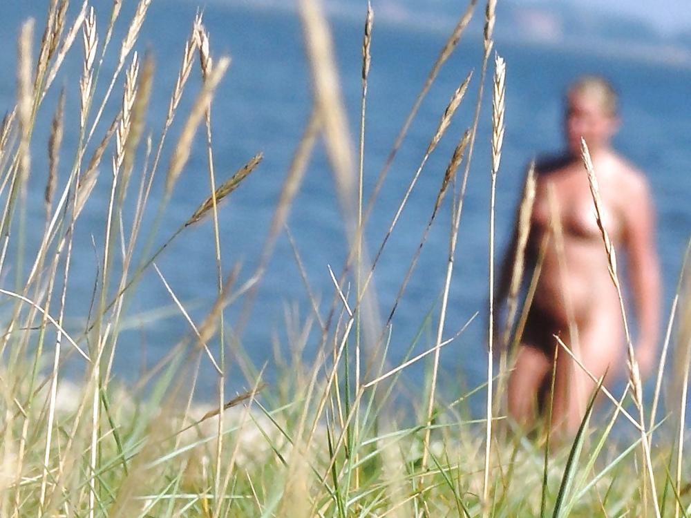 23P Secretly photographed on the beach