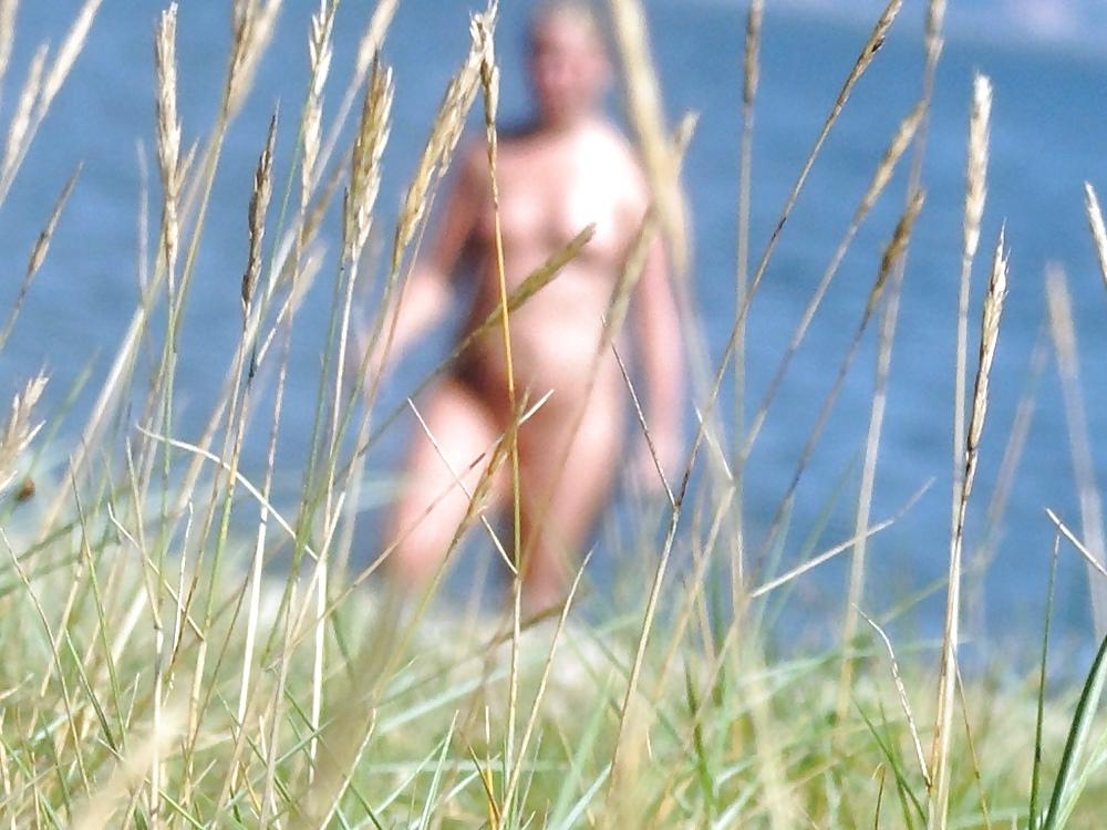 23P Secretly photographed on the beach