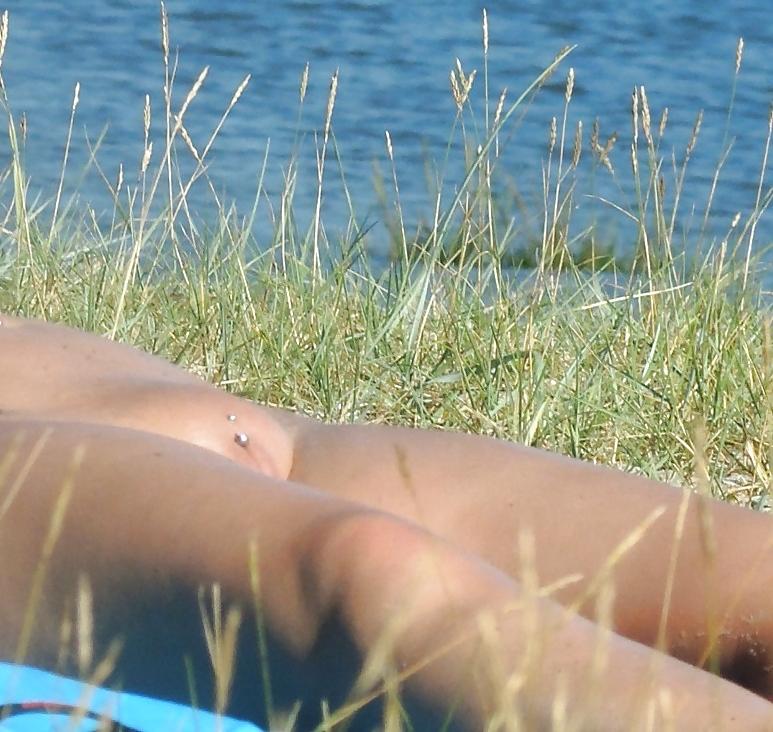23P Secretly photographed on the beach