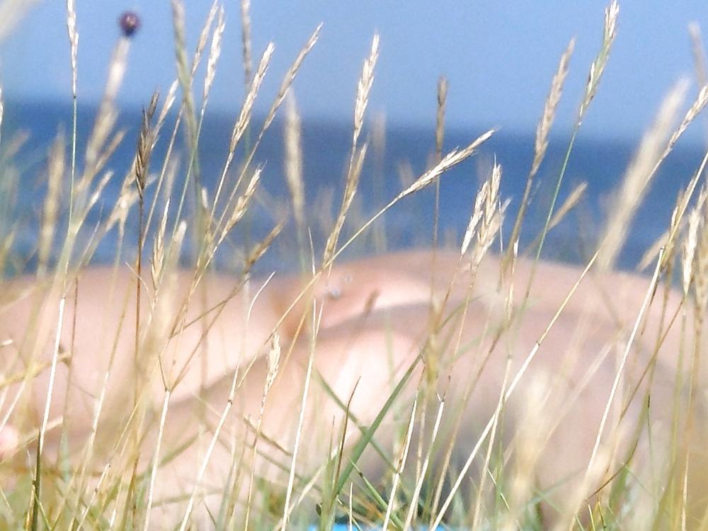23P Secretly photographed on the beach