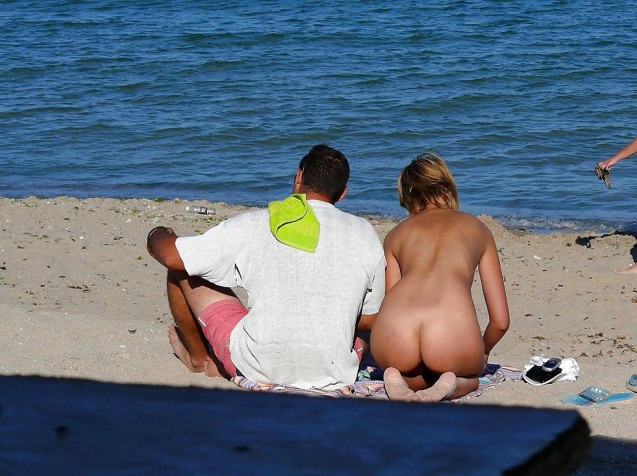 25P Horny beach day