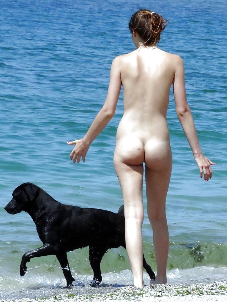 25P NUDE AT THE BEACH