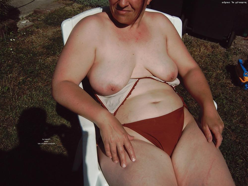 12P BEACH voyeur outdoors bikini panties mature teen group