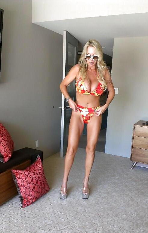 25P Wifey milf huge boobs