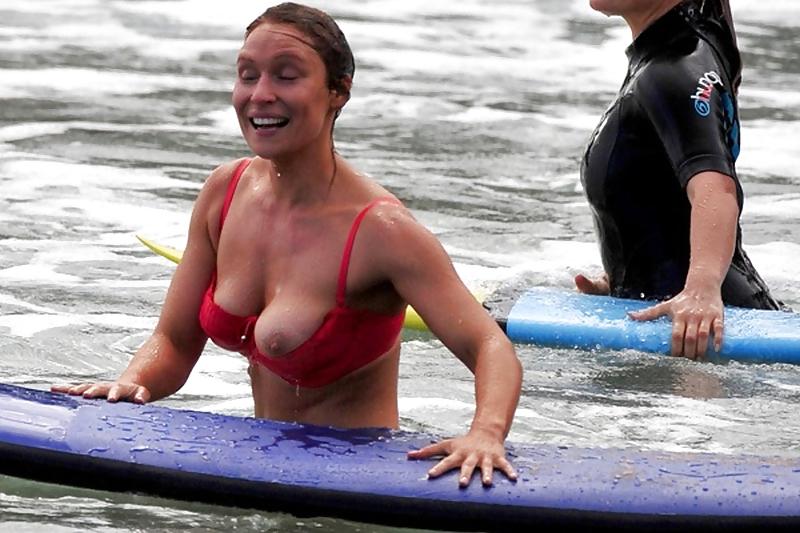 8P Lisa Gormley Boob-Slip Bikini Malfunction At The Beach