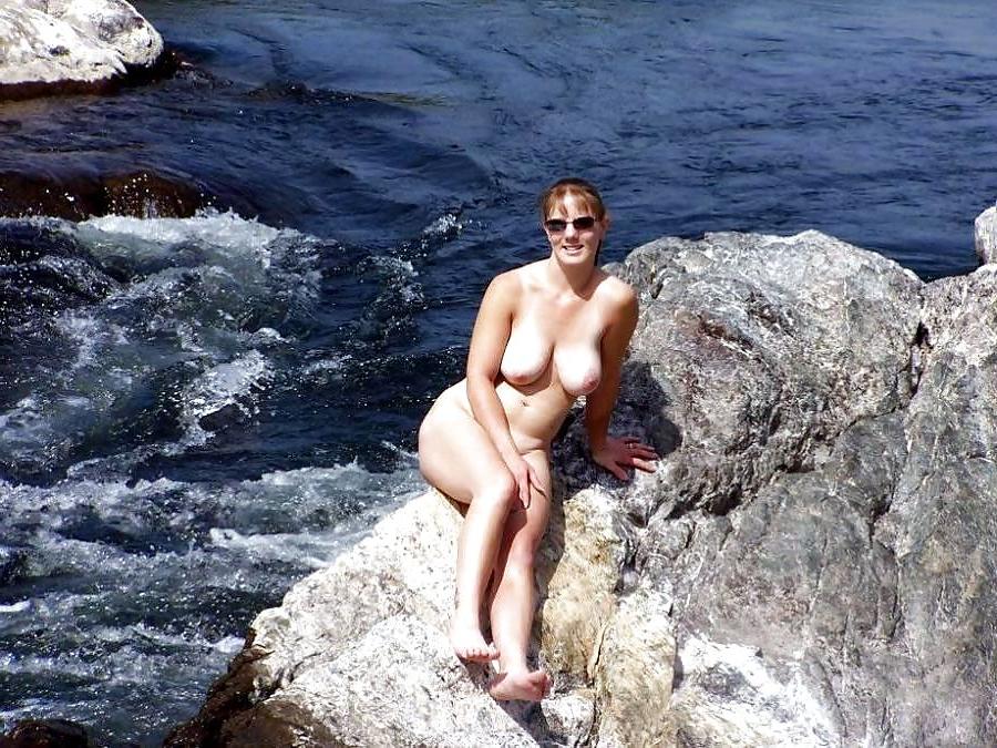 25P NUDE AT THE BEACH