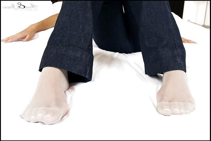 25P Nylon feet 20
