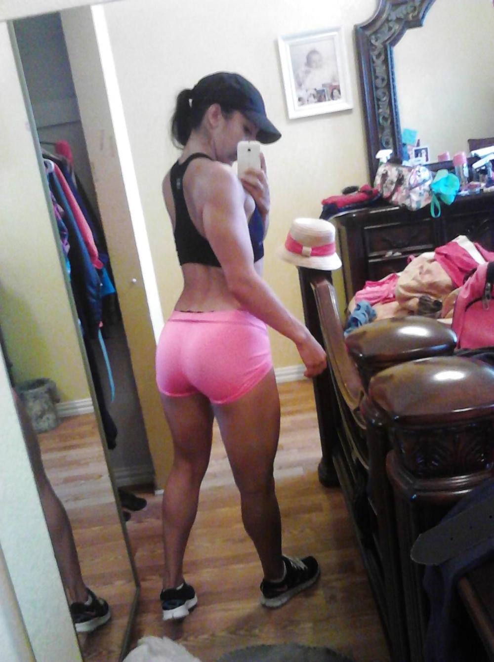 25P Fitness babe i jackoff to all the time, just love her legs!