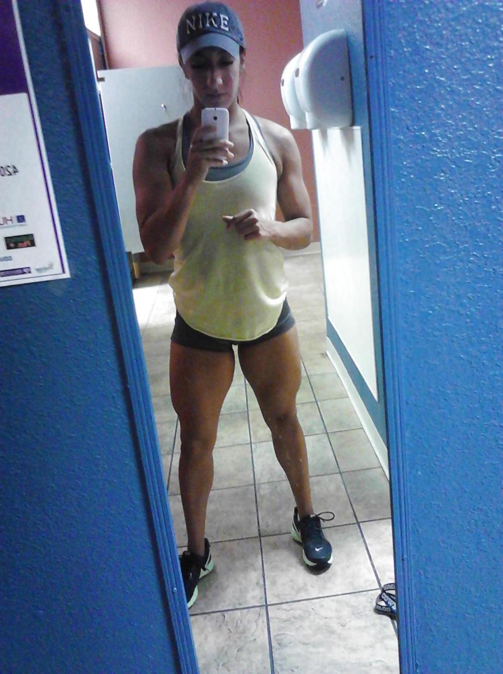 25P Fitness babe i jackoff to all the time, just love her legs!