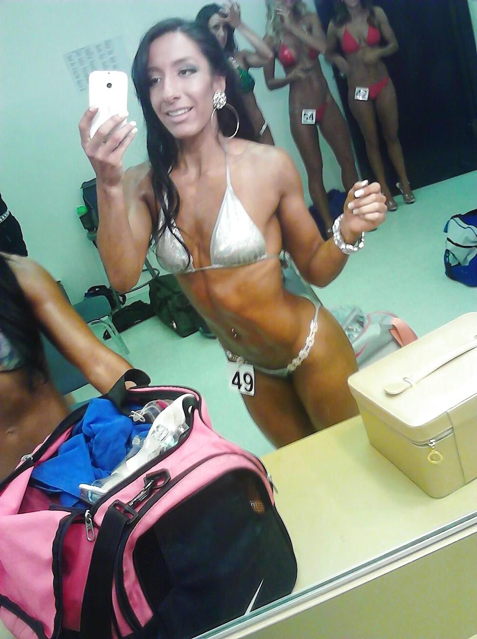 25P Fitness babe i jackoff to all the time, just love her legs!