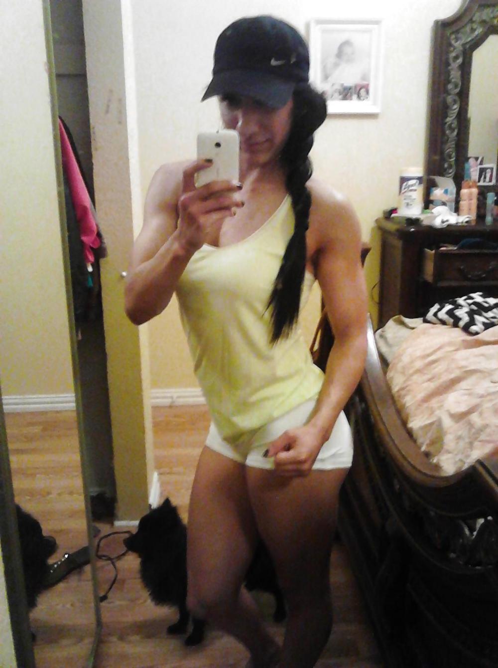 25P Fitness babe i jackoff to all the time, just love her legs!
