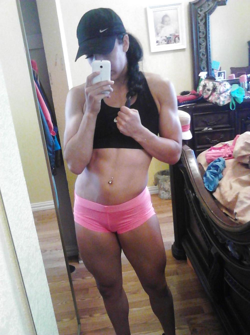 25P Fitness babe i jackoff to all the time, just love her legs!