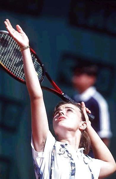 25P Sporting girls with hairy armpits