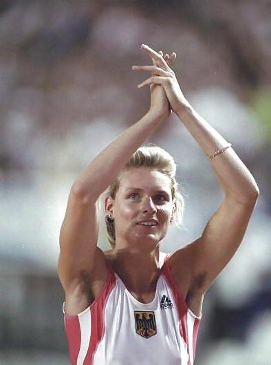 25P Sporting girls with hairy armpits