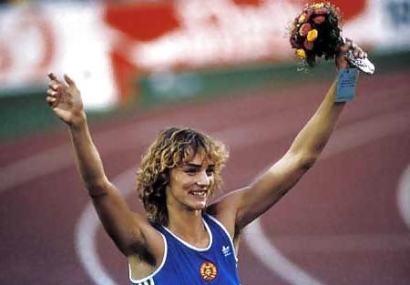 25P Sporting girls with hairy armpits