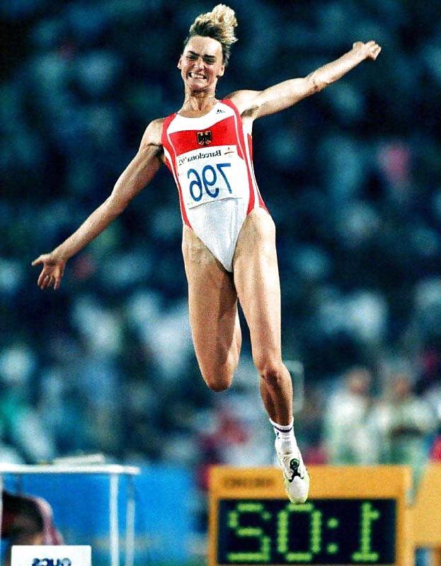 25P Sporting girls with hairy armpits