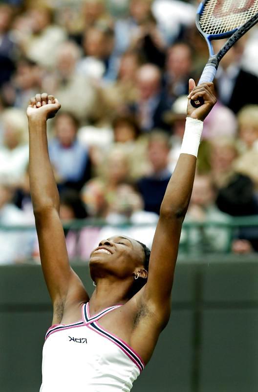 25P Sporting girls with hairy armpits
