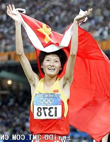 25P Sporting girls with hairy armpits