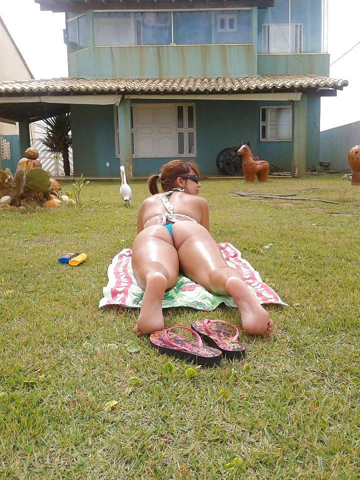 25P Latina ass at the beach 4
