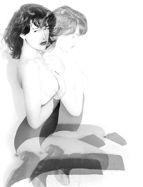 25P Black and White 937! (Tasteful Nude Woman 3)