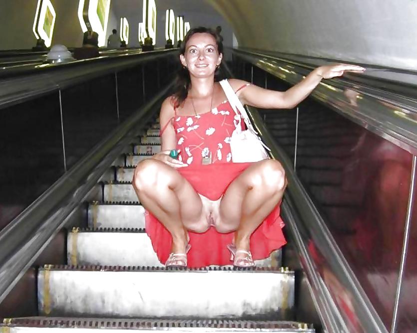 15P Upskirt No Pants 34
