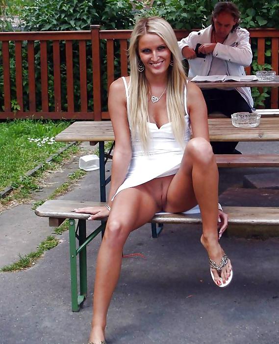 15P Upskirt No Pants 34