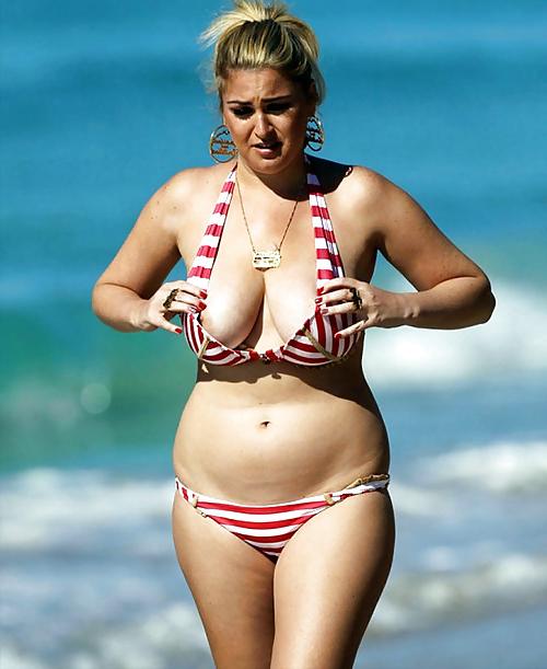 25P NUDE AT THE BEACH