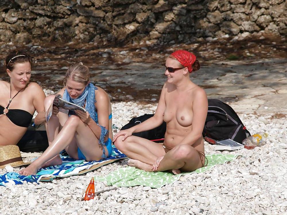 10P Naked beach 58.