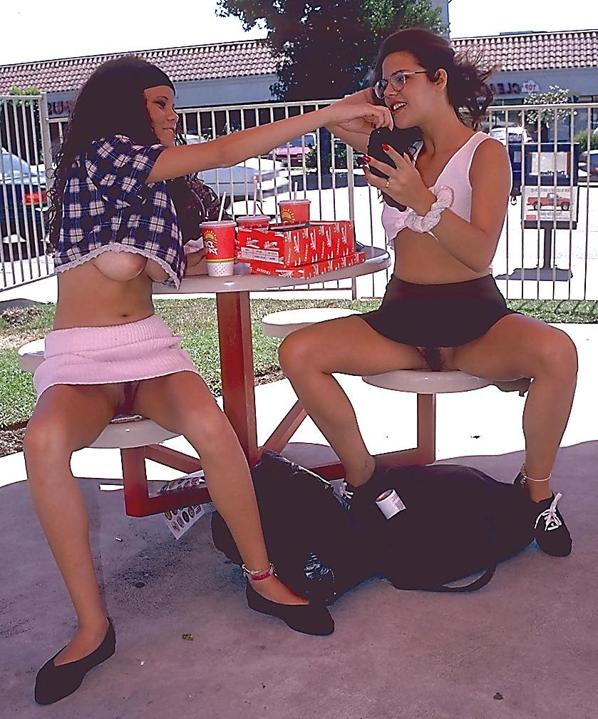 23P Nude girls in groups outdoors. Multi flash!