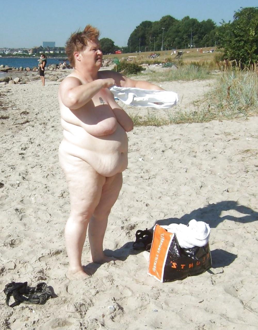 25P On the beach 10