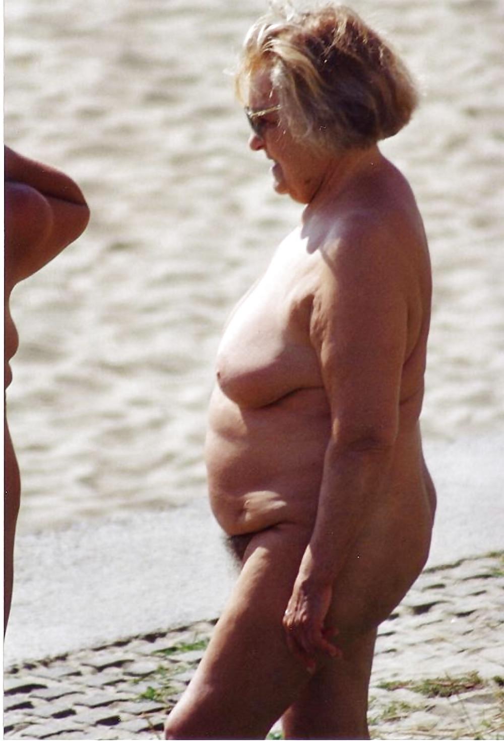 25P On the beach 10