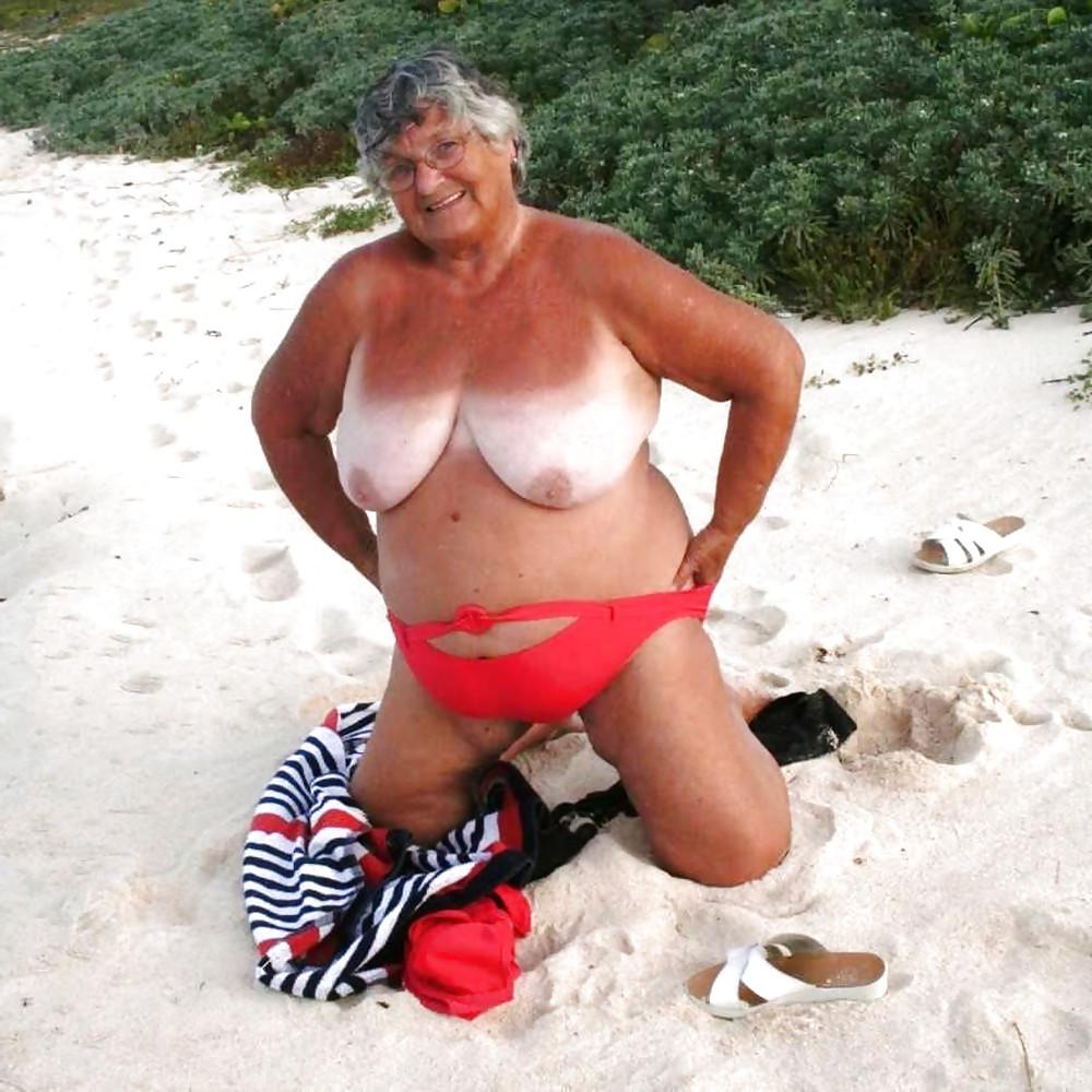 25P On the beach 10