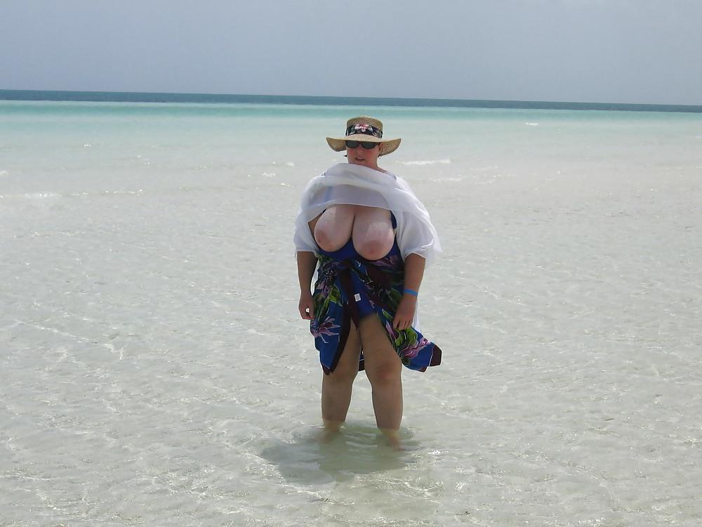 25P On the beach 10