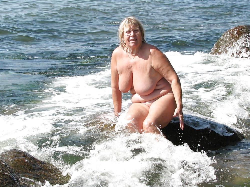 25P On the beach 10