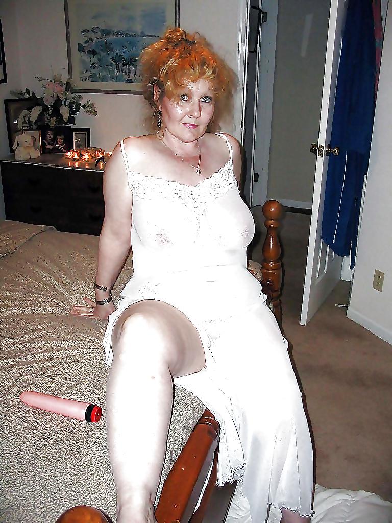 20P Lingerie mature woman 4