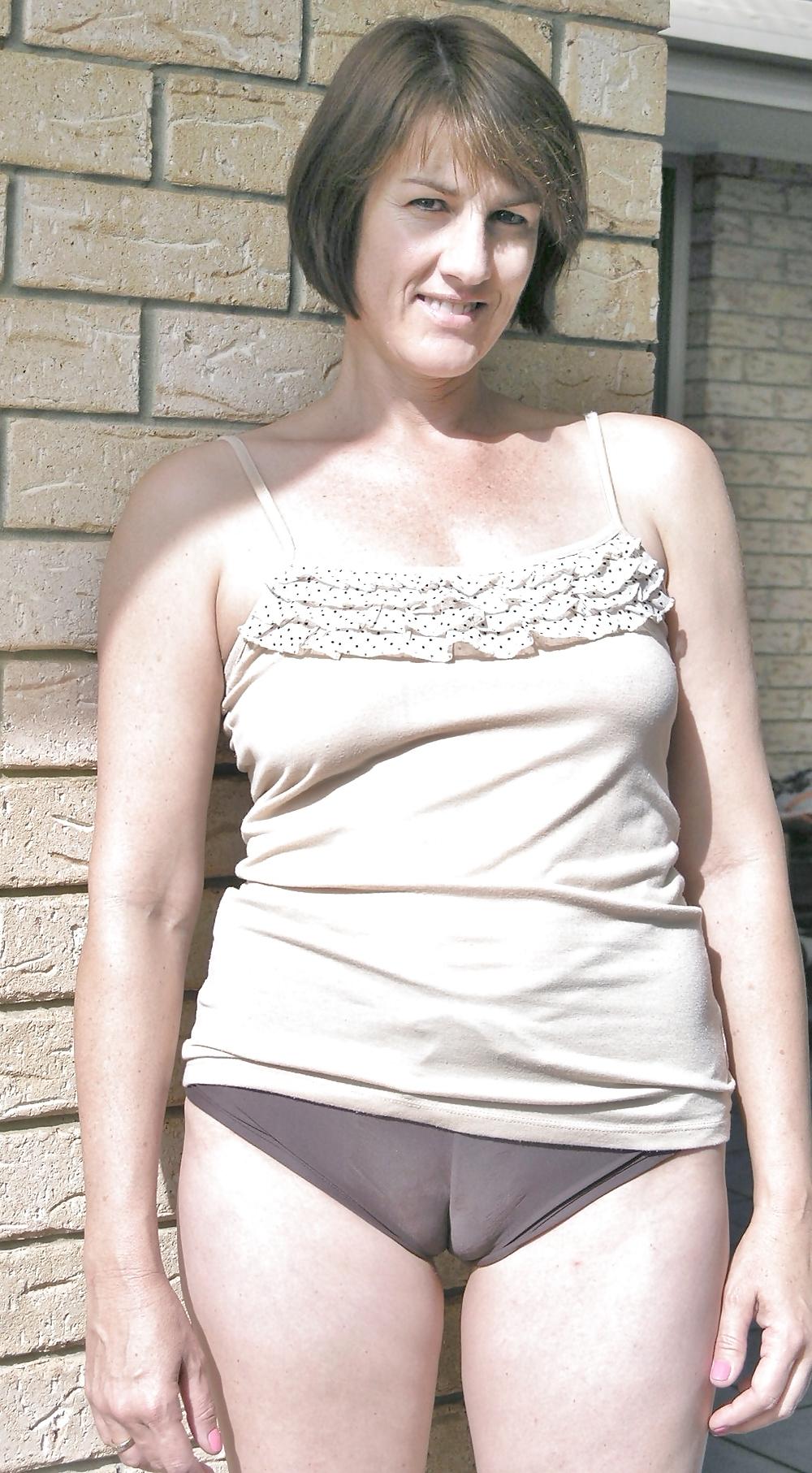 15P Married naughty flasher