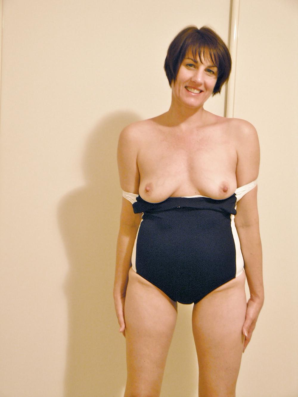 15P Married naughty flasher