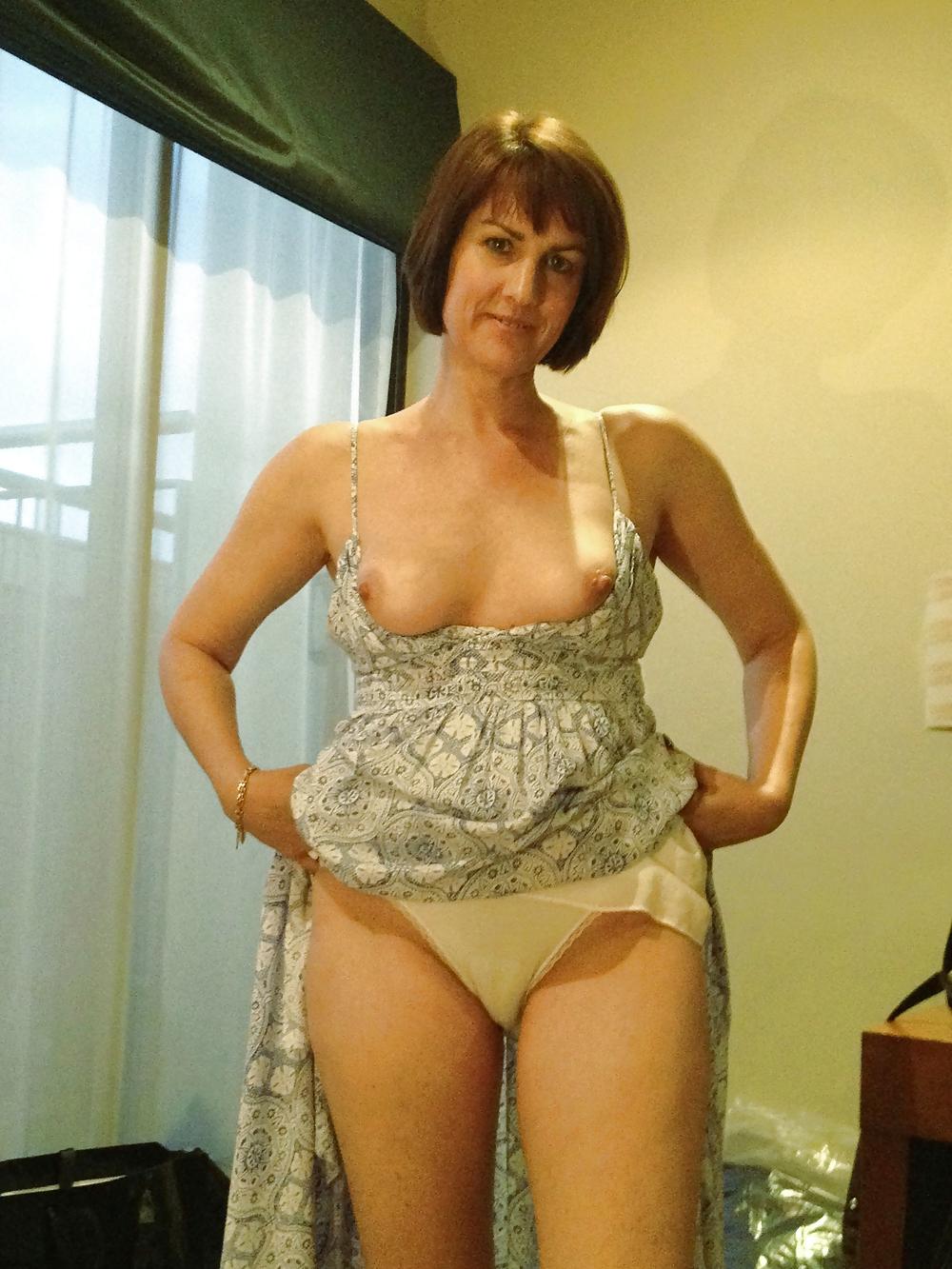 15P Married naughty flasher