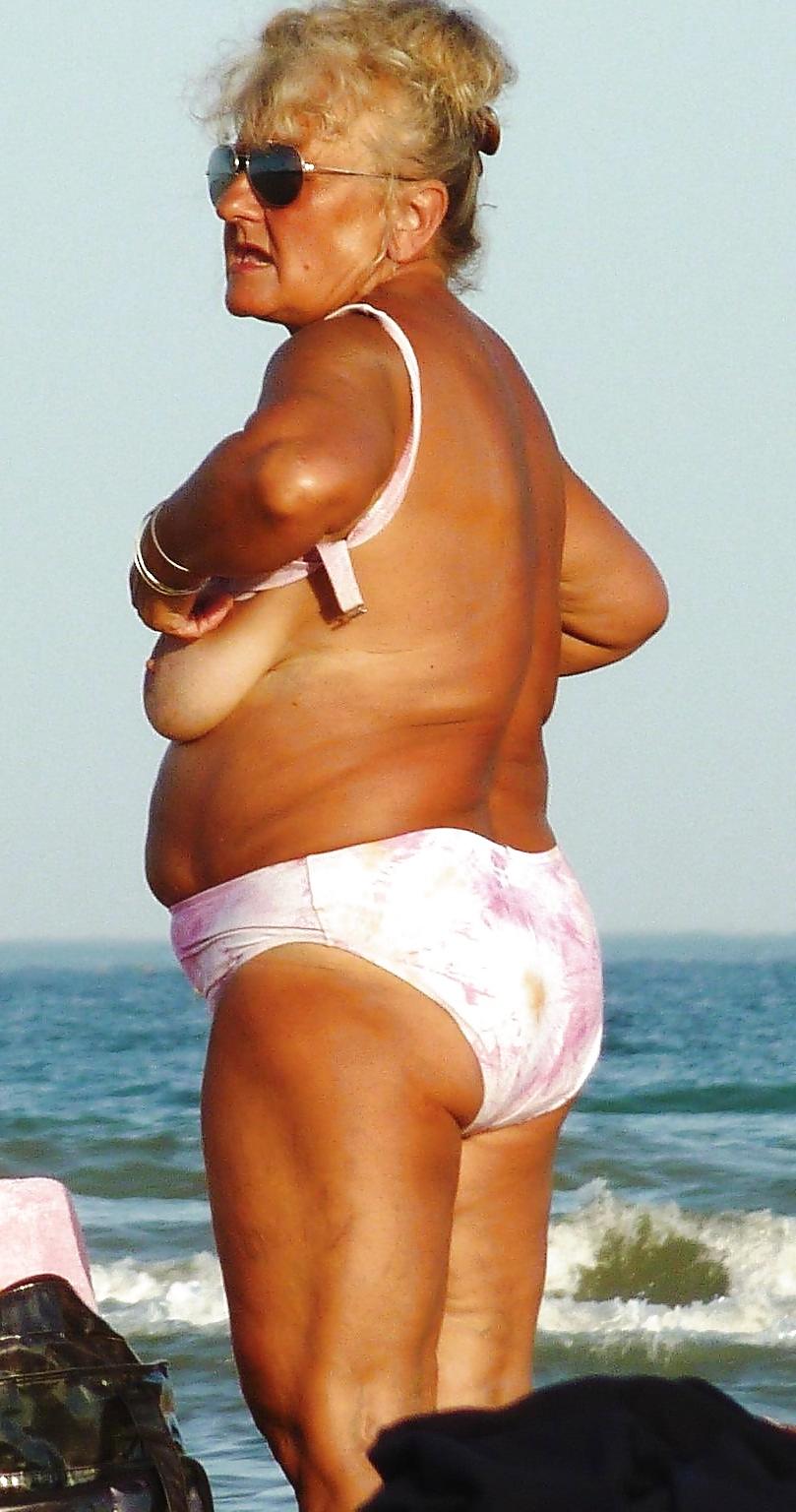 25P Naked grannies on beach