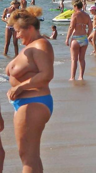 25P Naked grannies on beach