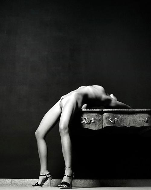 25P Black and White 936! (Tasteful Nude Woman 2)