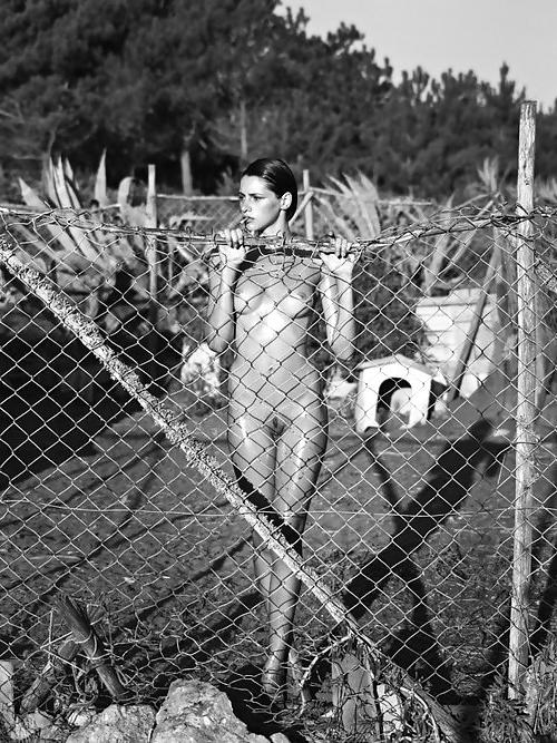 25P Black and White 936! (Tasteful Nude Woman 2)