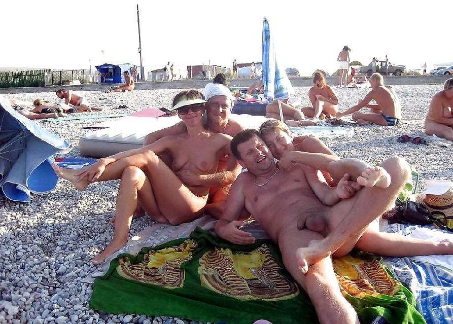 25P Nudist Beach Grobbing