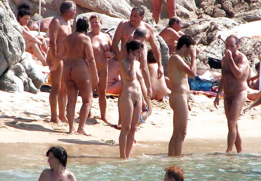 25P Nudist Beach Grobbing