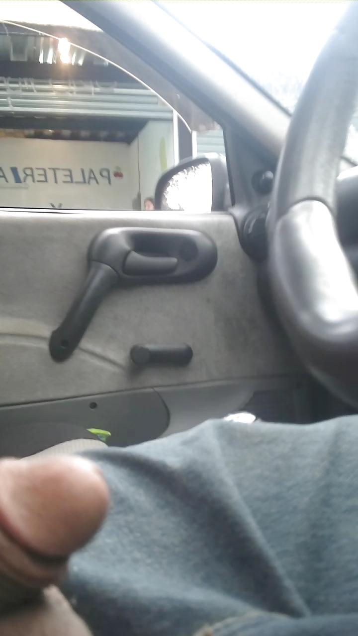25P Flashing, exhibicionismo, mostrando el pene en la calle 8