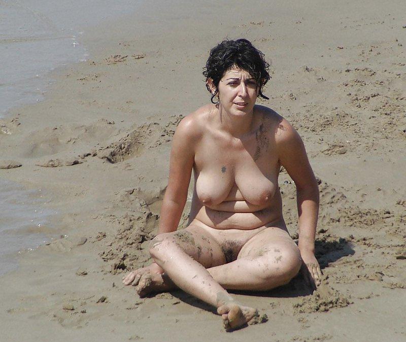 10P MILF Beach 04